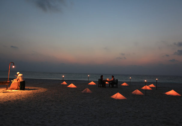 romantic-dining_h_Merci.Travel