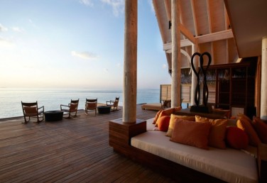 anantara-kihavah-villas-1_Merci.Travel_min
